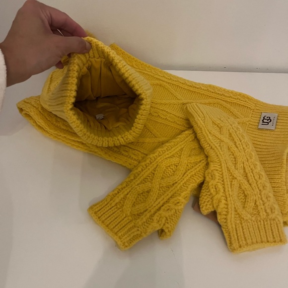 Ugg hat glove scarf set - Picture 2 of 3